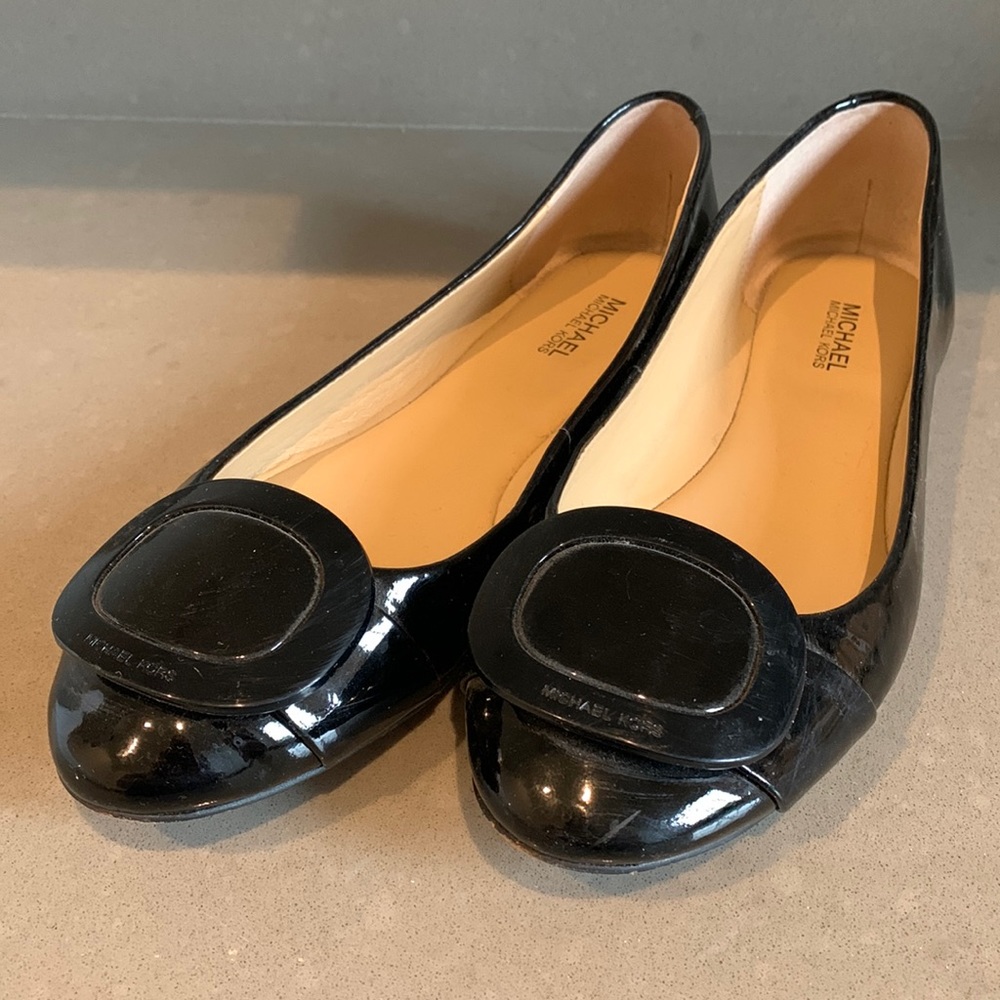 🎉 SIZE 7M 🎉 Michael Kors Flats